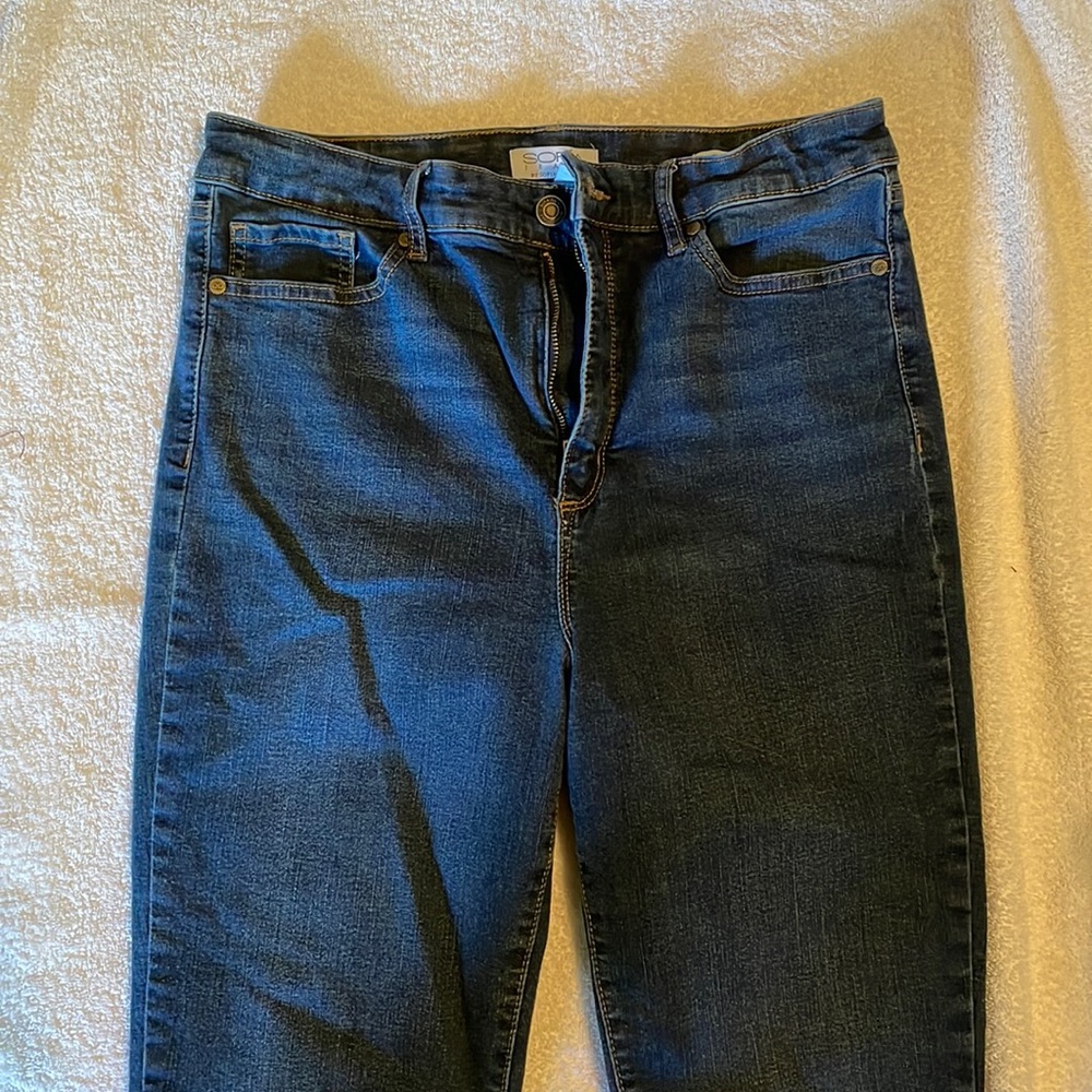 Sofia jeans ankle ripped